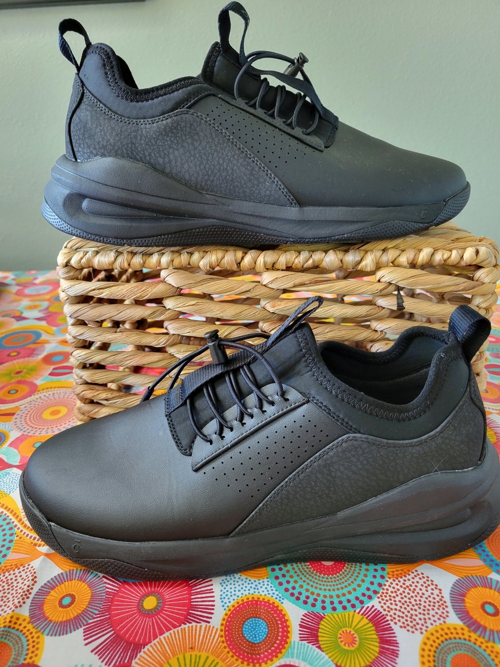 Clove Classic All Black Option Size 10 NEW Women's Size 10 Men's  8.5
